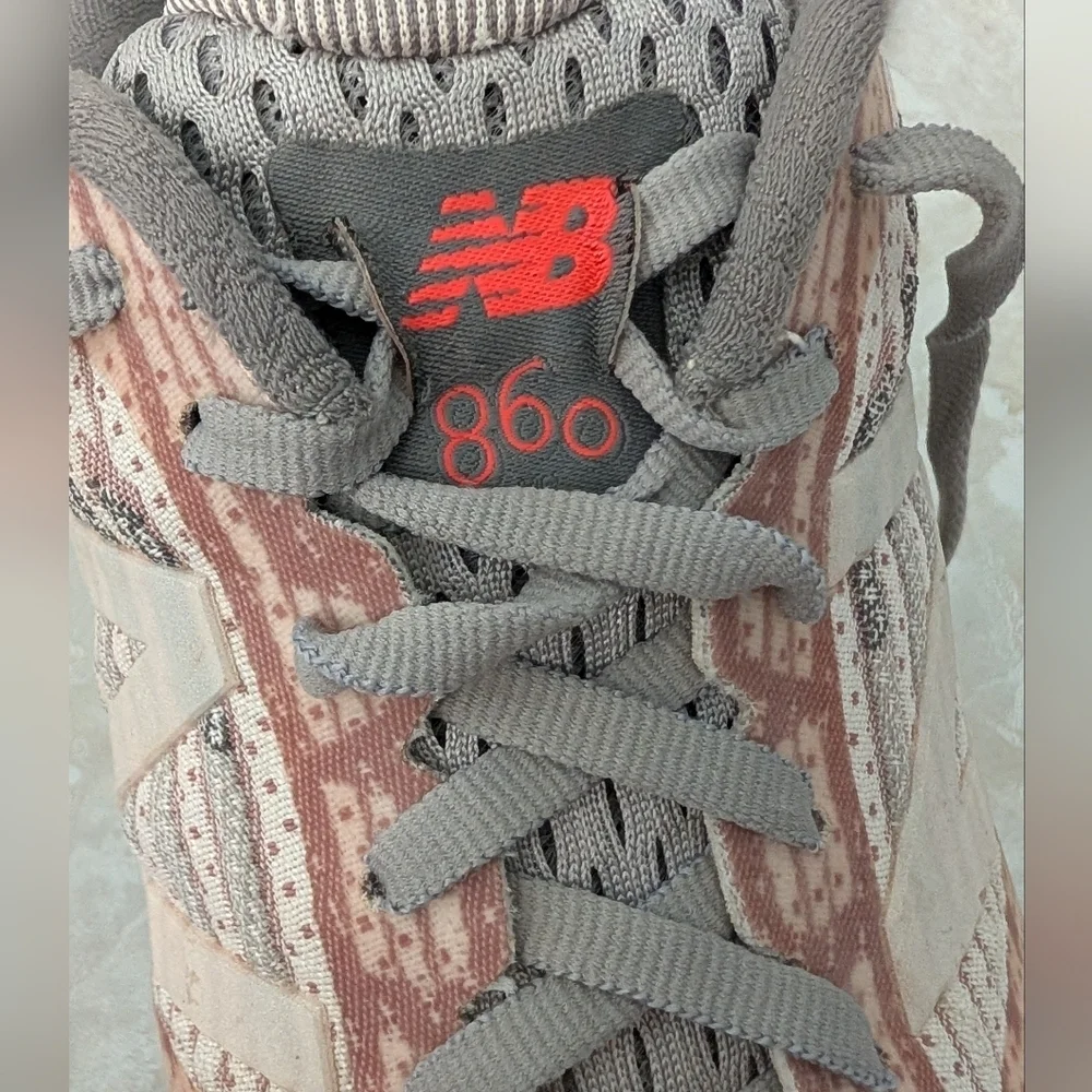 New Balance 860 Women's Runing Shoes in Pink and Gray Size 10
